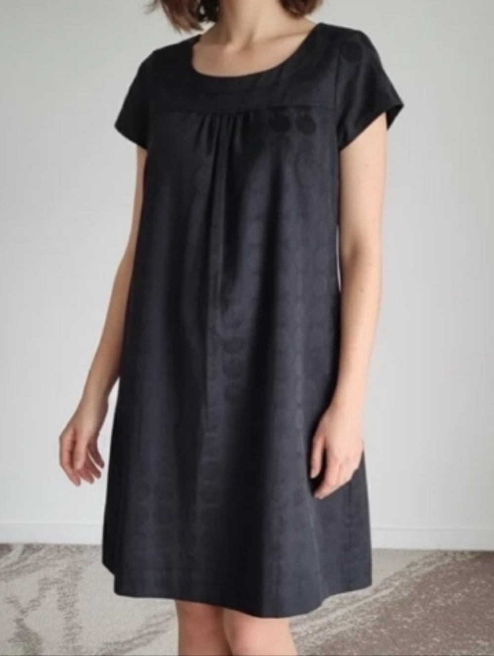 H&M Classic Black Short-Sleeve Shift Dress Polka dots small
